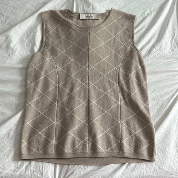 Pringle of Scotland 100% wool sweater vest - Picture 2 of 5